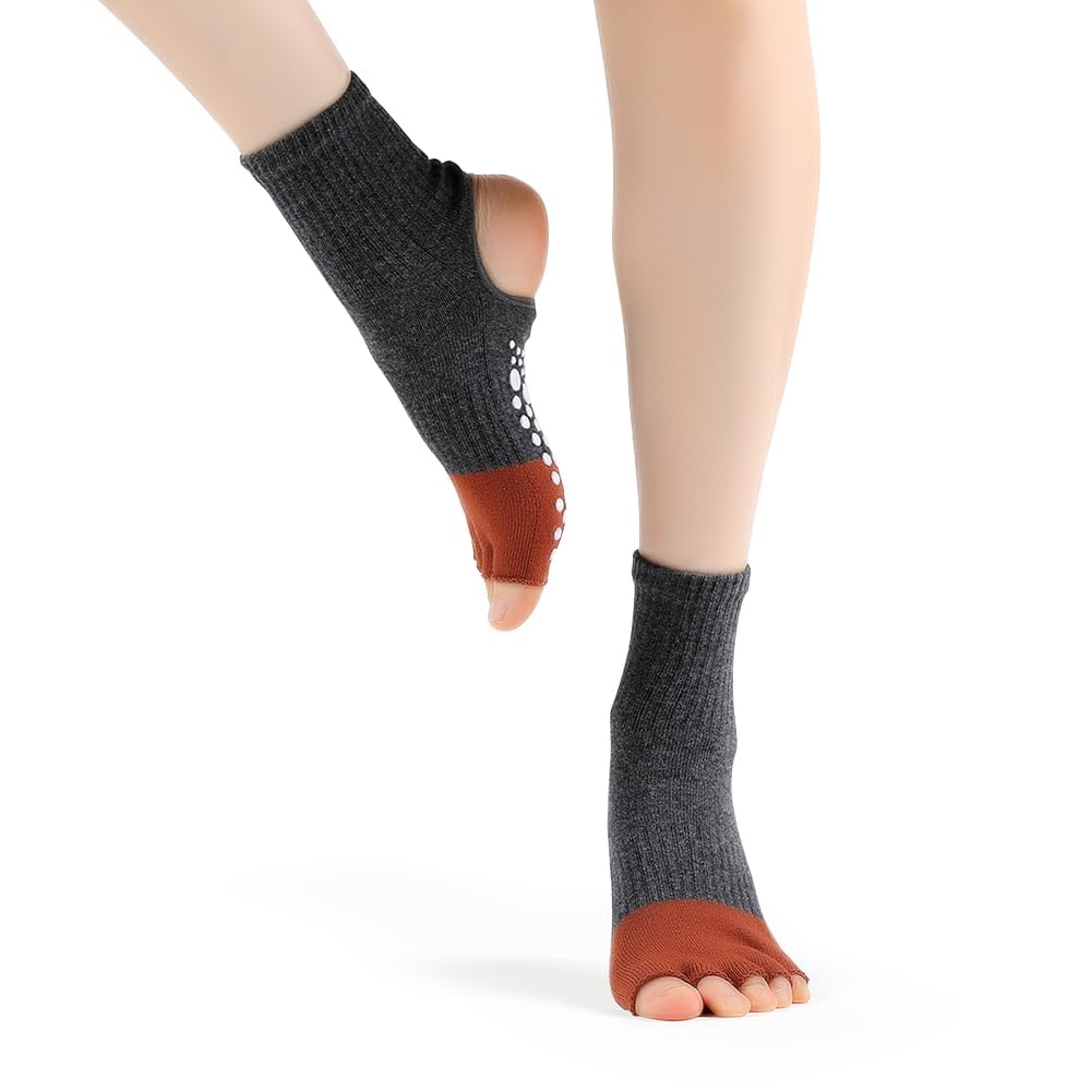 Train with confidence and comfort—these non-slip Pilates yoga socks deliver secure grip, breathable support, and stylish design for every workout, from barre to yoga and beyond.
