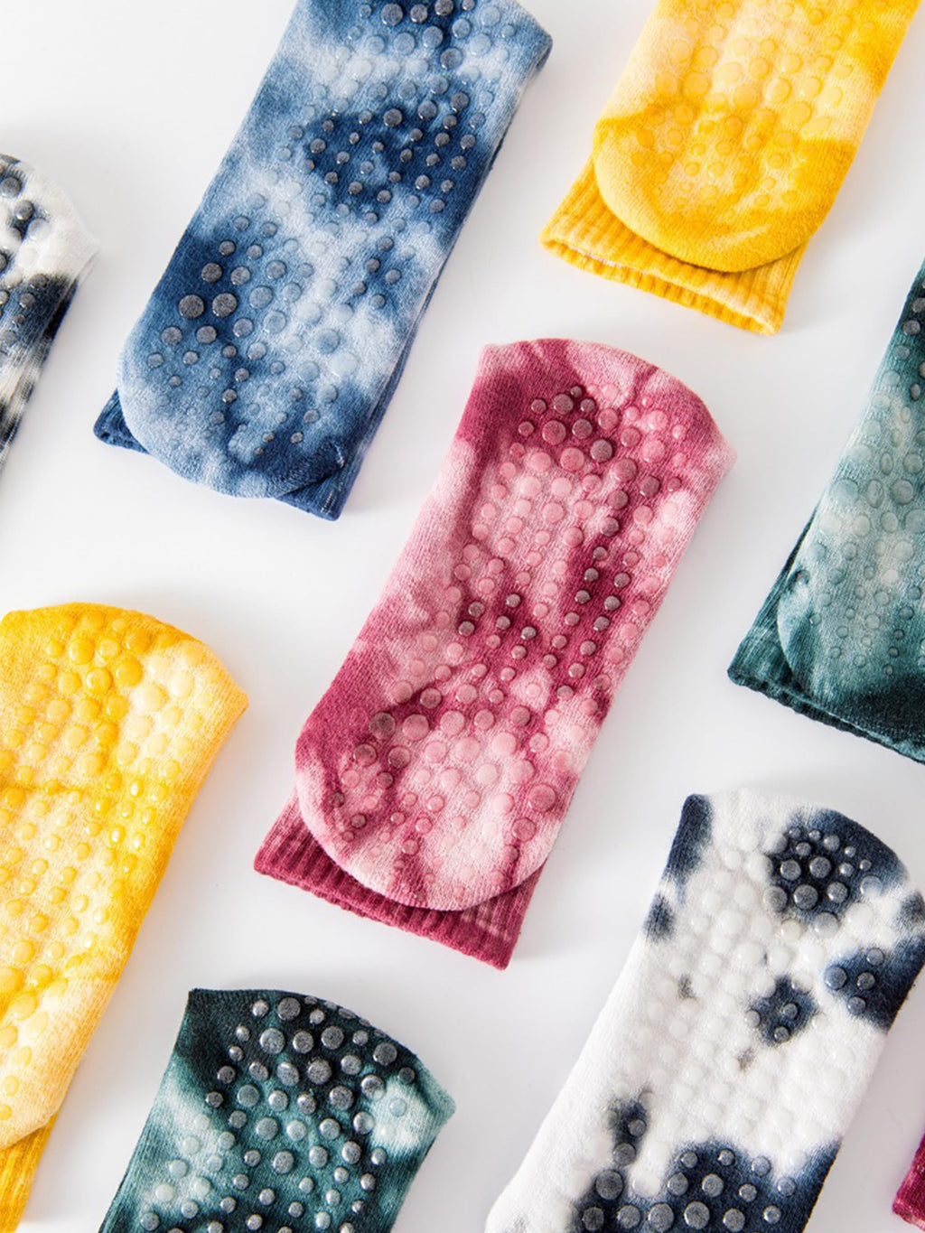 Train with confidence and comfort—these non-slip Pilates yoga socks deliver secure grip, breathable support, and stylish design for every workout, from barre to yoga and beyond.